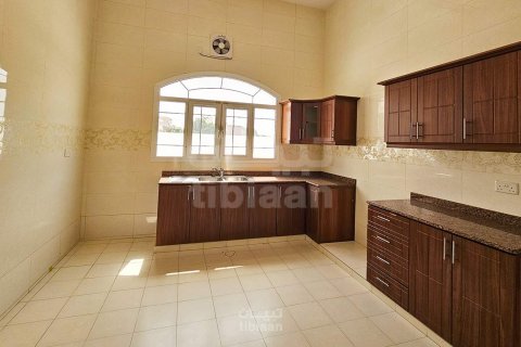 Вилла с 4 спальнями в Маскат, Оман №53644 9