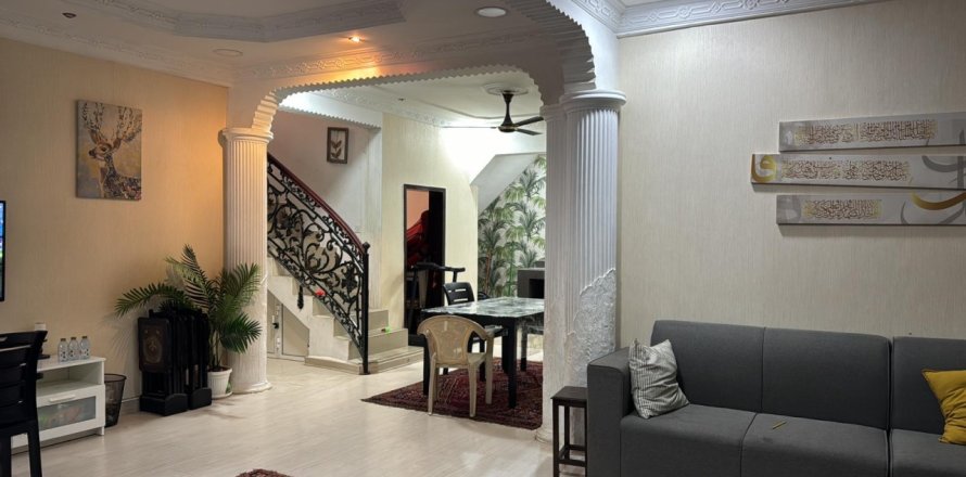 Villa de 5 chambres à Arad, Bahrain No. 59730