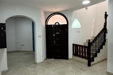 Villa de 2 chambres à Al Khuwair, Oman No. 105031 4