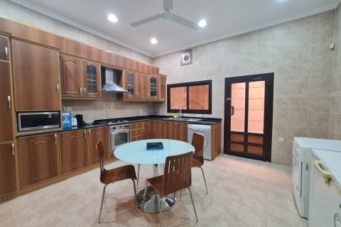 3 bedrooms Villa in Muharraq, Bahrain No. 59291 5