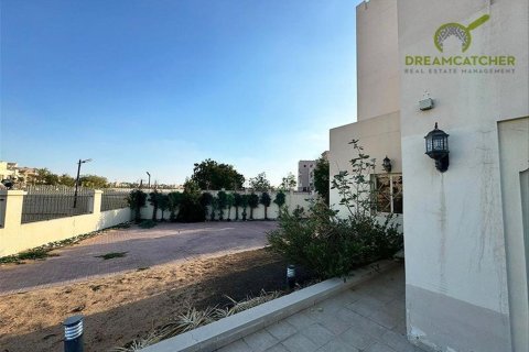 Вилла с 4 спальнями в Al Hamra Village, ОАЭ №34234 4
