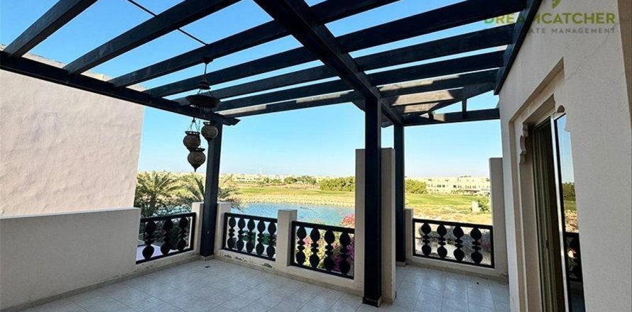 Вилла с 4 спальнями в Al Hamra Village, ОАЭ №34234