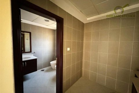 Вилла с 4 спальнями в Al Hamra Village, ОАЭ №34234 7