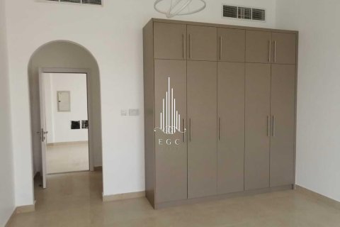 Villa de 4 chambres à Mohamed Bin Zayed City, UAE No. 34706 3