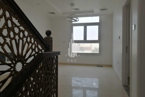 Villa de 4 chambres à Mohamed Bin Zayed City, UAE No. 34706 11