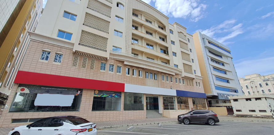 Commercial property de en Muscat, Oman No. 54168