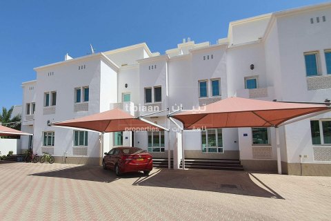 5 bedrooms Villa in Muscat, Oman No. 54024