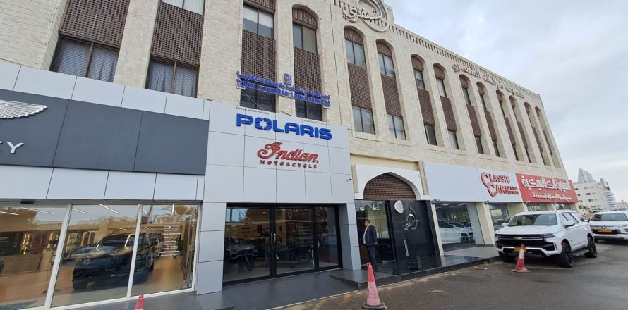 Commercial property de 311m² à Madinat as'Sultan Qaboos, Oman No. 54169