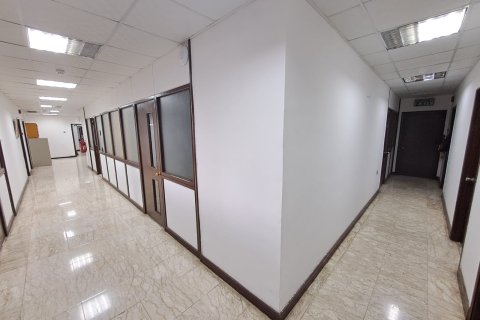 Commercial property de 311m² à Madinat as'Sultan Qaboos, Oman No. 54169 6