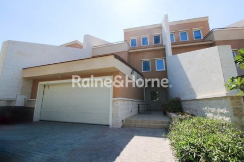 Townhouse de 4 dormitorios en Motor City, UAE No. 70790