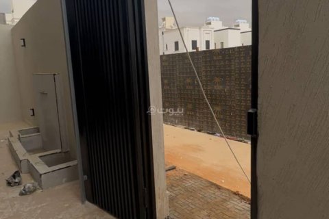 Villa de 4 chambres à Riyadh, Saudi Arabia No. 60388 3