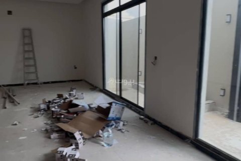 Villa de 4 chambres à Riyadh, Saudi Arabia No. 60388 15