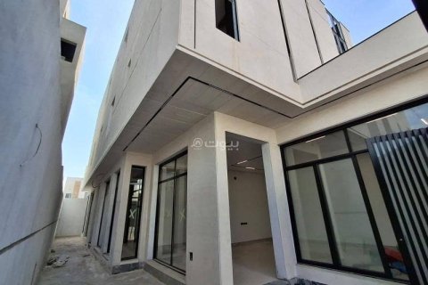 6 bedrooms Villa in Riyadh, Saudi Arabia No. 60389 3