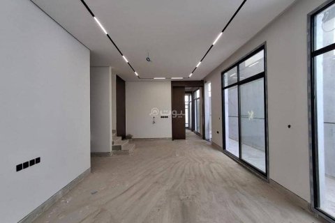 6 bedrooms Villa in Riyadh, Saudi Arabia No. 60389 7