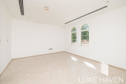 4 غرف نوم فيلا في Legacy, الإمارات العربية المتحدة رقم 48709 8