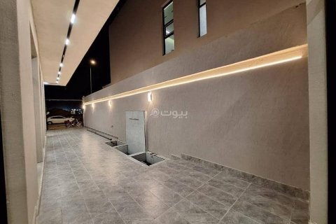 Villa de 3 dormitorios en Riyadh, Saudi Arabia No. 61676 11