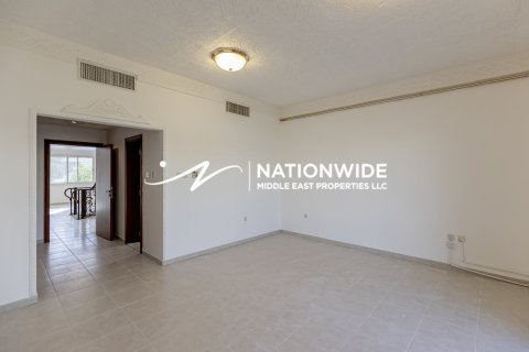 3 bedrooms Villa in Abu Dhabi, UAE No. 99222 9