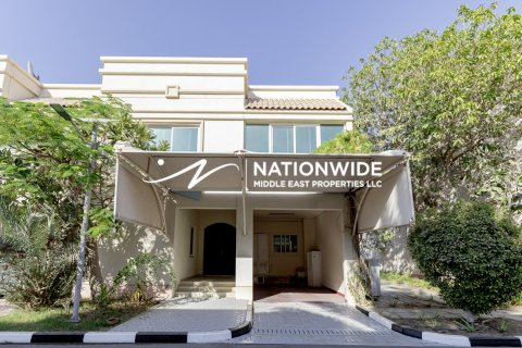 3 bedrooms Villa in Abu Dhabi, UAE No. 99222 19