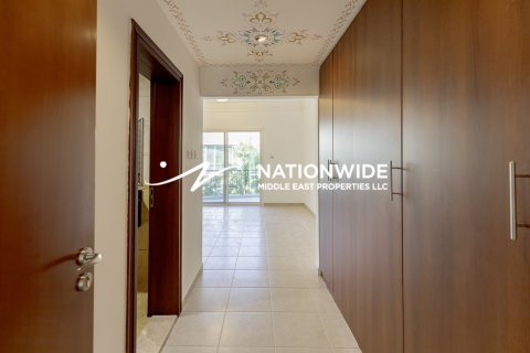 3 bedrooms Villa in Abu Dhabi, UAE No. 99222 11