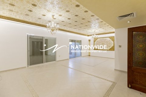 3 bedrooms Villa in Abu Dhabi, UAE No. 99222 6