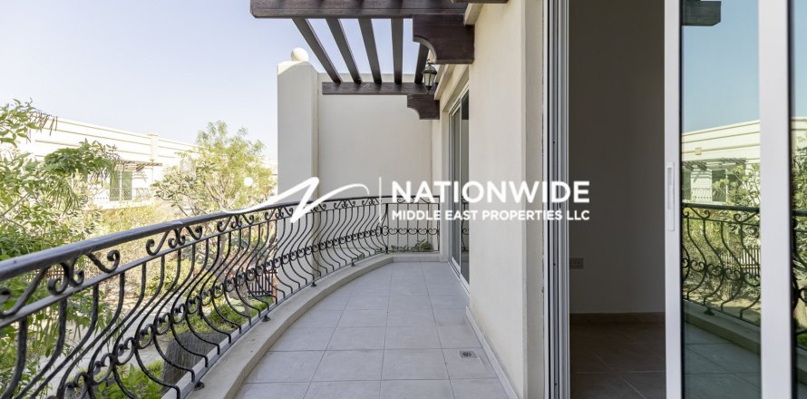 3 bedrooms Villa in Abu Dhabi, UAE No. 99222
