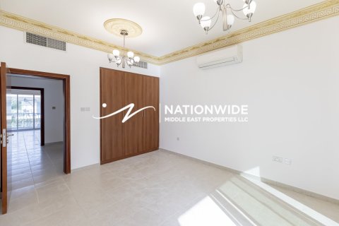 3 bedrooms Villa in Abu Dhabi, UAE No. 99222 12