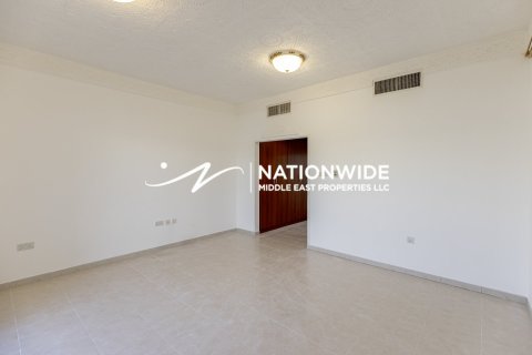 3 bedrooms Villa in Abu Dhabi, UAE No. 99222 10