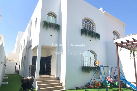 Villa de 5 dormitorios en As Sib, Oman No. 53400 3