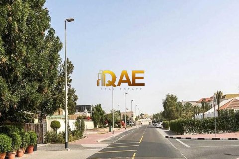 938.7m² Villa in Jumeirah, UAE No. 52038 7