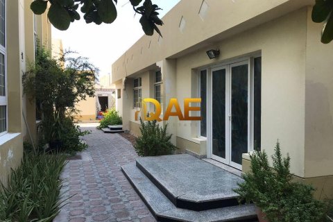 938.7m² Villa in Jumeirah, UAE No. 52038 4