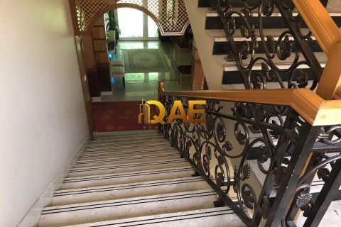 938.7m² Villa in Jumeirah, UAE No. 52038 10