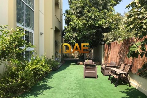 938.7m² Villa in Jumeirah, UAE No. 52038 5