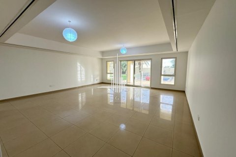 8 bedrooms Villa in Baniyas, UAE No. 29336