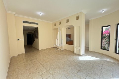 Villa de 4 chambres à Al Khalidiya, UAE No. 29334 4
