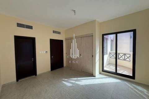 Villa de 4 chambres à Al Khalidiya, UAE No. 29334 3