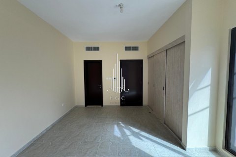 Villa de 4 chambres à Al Khalidiya, UAE No. 29334 18