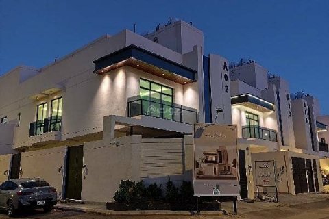 5 bedrooms Apartment in Riyadh, Saudi Arabia No. 60338