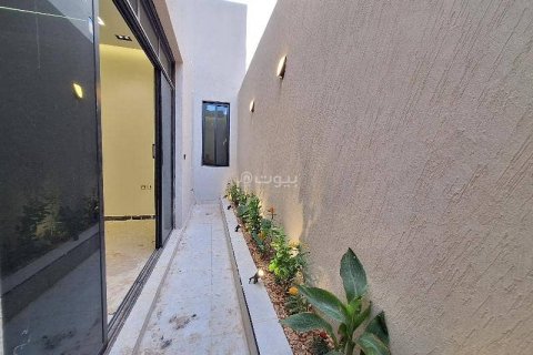 Villa de 4 chambres à Riyadh, Saudi Arabia No. 67388 12