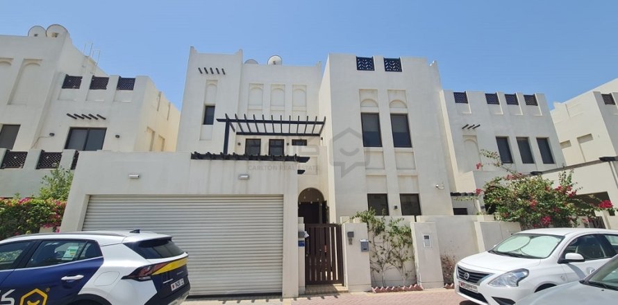 Villa de 5 dormitorios en Al Dair, Bahrain No. 61877