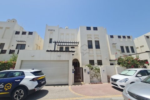 Villa de 5 dormitorios en Al Dair, Bahrain No. 61878