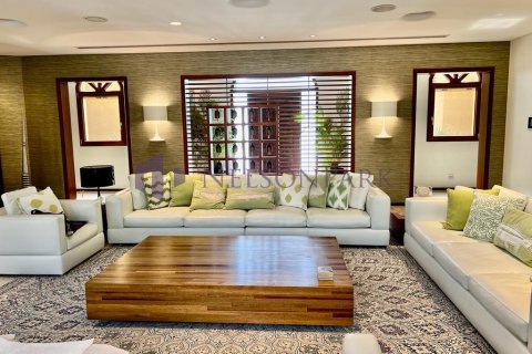Villa de 5 chambres à Doha, Qatar No. 58379 6