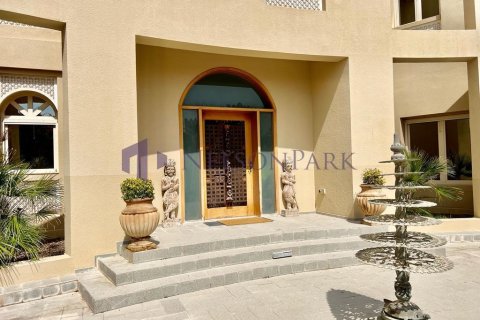 Villa de 5 chambres à Doha, Qatar No. 58379 16