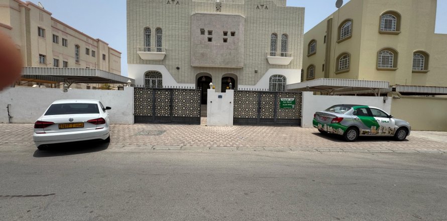 Villa de 5 chambres à Muscat, Oman No. 98879