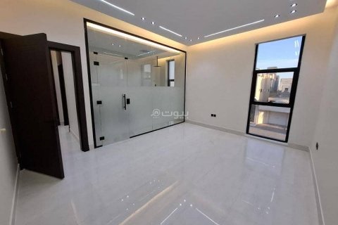 Villa de 5 dormitorios en Riyadh, Saudi Arabia No. 60322 3