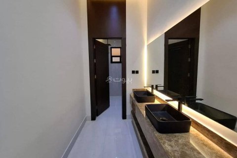 Villa de 5 dormitorios en Riyadh, Saudi Arabia No. 60322 18