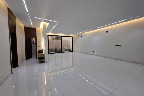Villa de 5 dormitorios en Riyadh, Saudi Arabia No. 60322 8
