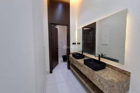 Villa de 5 dormitorios en Riyadh, Saudi Arabia No. 60322 20