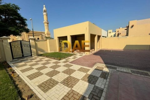 4 bedrooms Villa in Dubai, UAE No. 5503