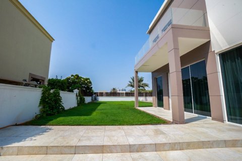 7 غرفة نوم  فيلا في Emirates Hills, الإمارات العربية المتحدة رقم 8609 22