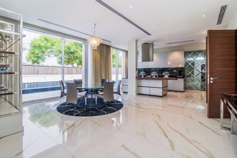 7 غرفة نوم  فيلا في Emirates Hills, الإمارات العربية المتحدة رقم 8609 24